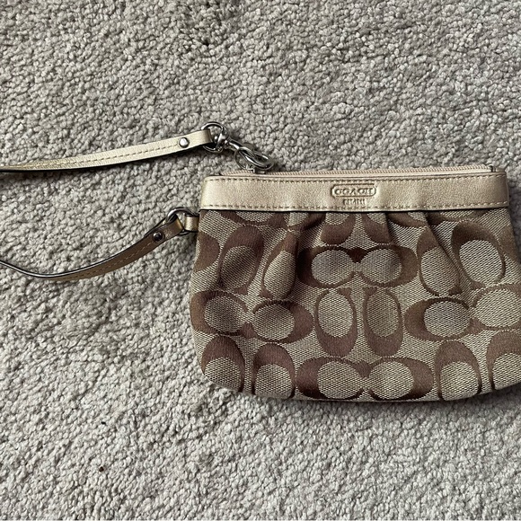 Small Coach wristlet - Picture 1 of 3
